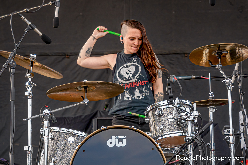 Cassie Jalilie of The Venomous Pinks performing