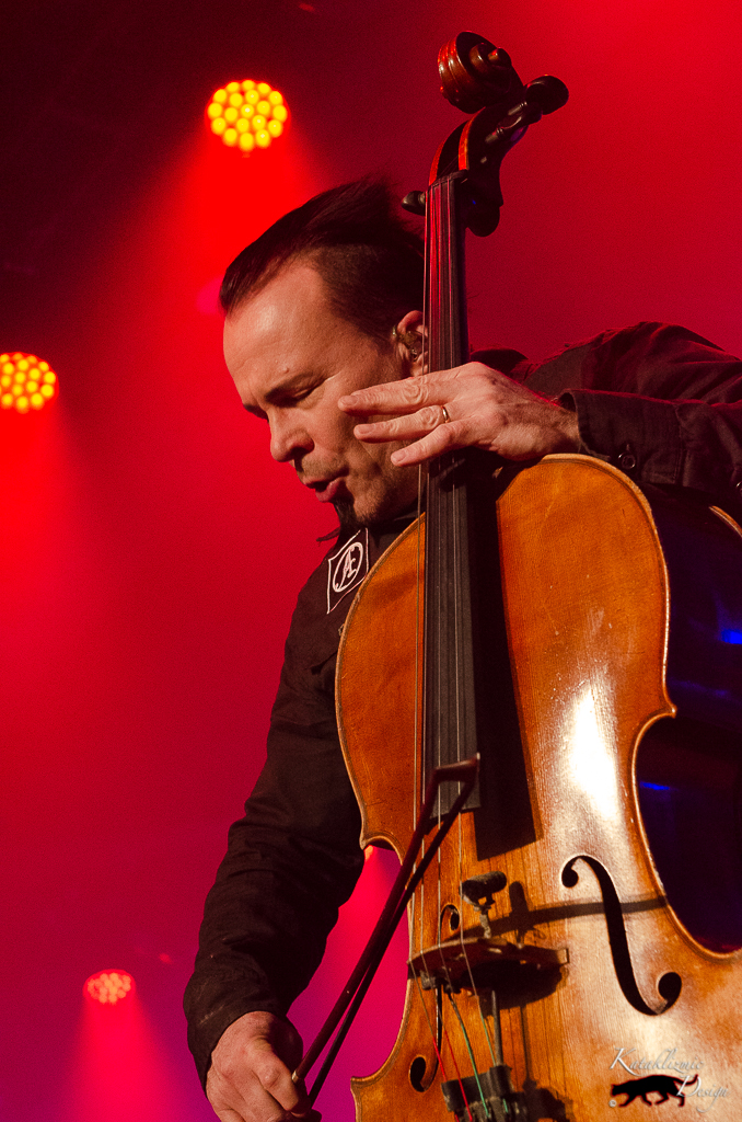 Paavo Lötjönen of Apocalyptica performing live