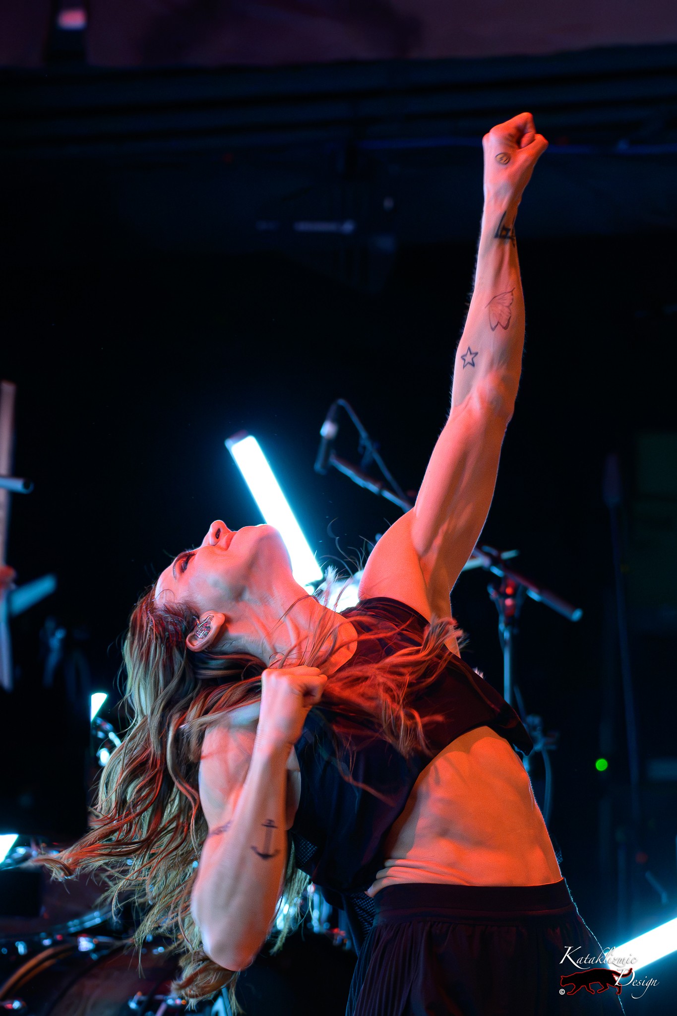 Melanie C leans back with both fists raised during “I Turn to You” at House of Blues San Diego.